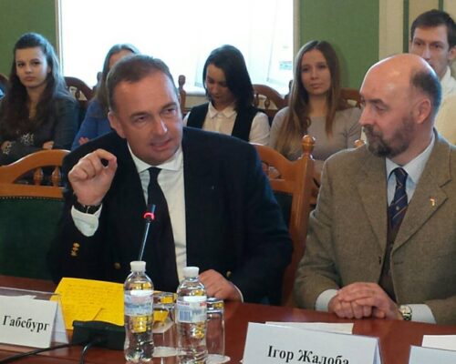 Karl von Habsburg bei seiner Rede zur Gründung der Paneuropa-Union Ukraine in Kiew. Neben ihm sein ukrainischer Amtskollege, Prof. Ihor Zhaloba.