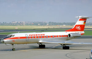 Eine Tupolwe 134, jahrelang Rückgrat der Interflug-Flotte. Mit ihrer eigenen Fluggesellschaft zeigte auch die DDR bis zum Schluss ihr Gesicht in der Welt. By RuthAS - Own work, CC BY 3.0, https://commons.wikimedia.org/w/index.php?curid=29437200