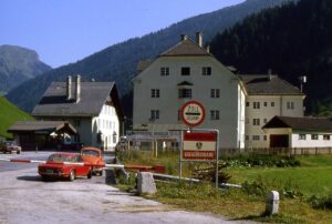 © Piergiuliano Chesi Die Grenze zwischen Österreich und Italien am Brenner im Jahr 1978. Mit Schengen fielen endlich die Grenzkontrollen zwischen Tirolern nördlich und südlich des Brenners weg.