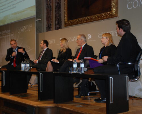 Das Panel - Moderator war Paneuropa-Präsident Karl von Habsburg. © lukasmandl.eu